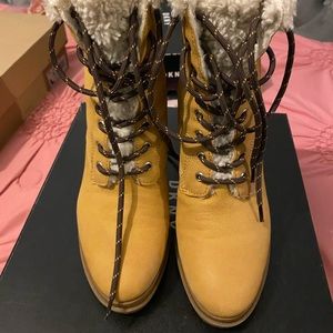 DKNY DARCY LACE UP BOOT